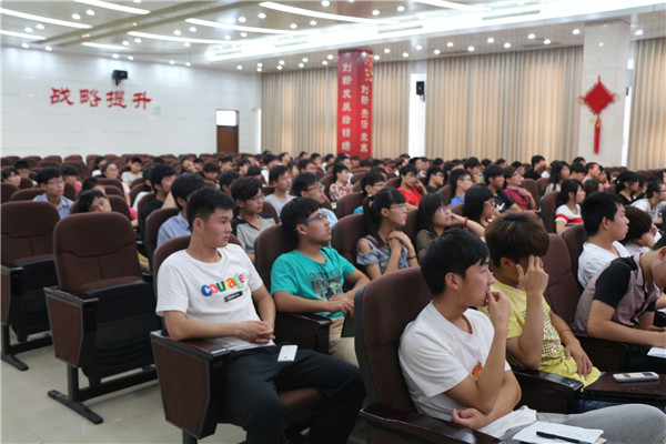 歡迎新鄉學(xué)院計算機與信息工程學(xué)院師生一行來(lái)到青峰網(wǎng)絡(luò )參觀(guān)