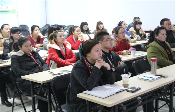 創(chuàng  )新、分享、提高---記河南青峰2014年度總結會(huì )