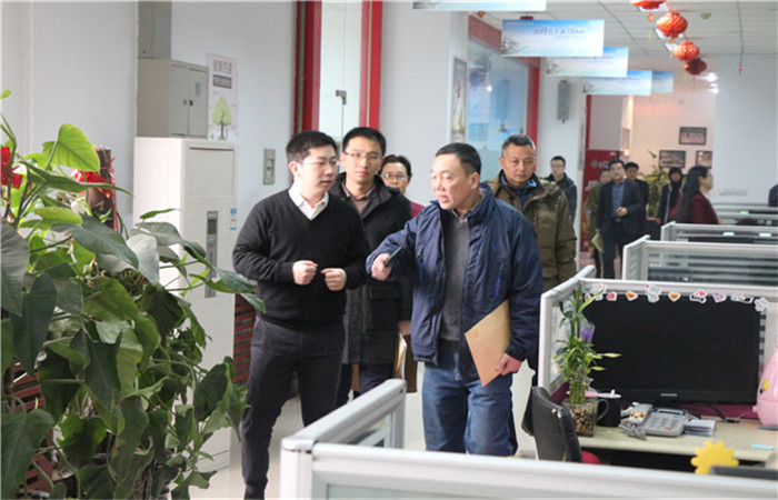熱烈歡迎省電子商務(wù)示范企業(yè)評審組領(lǐng)導蒞臨河南青峰視察指導