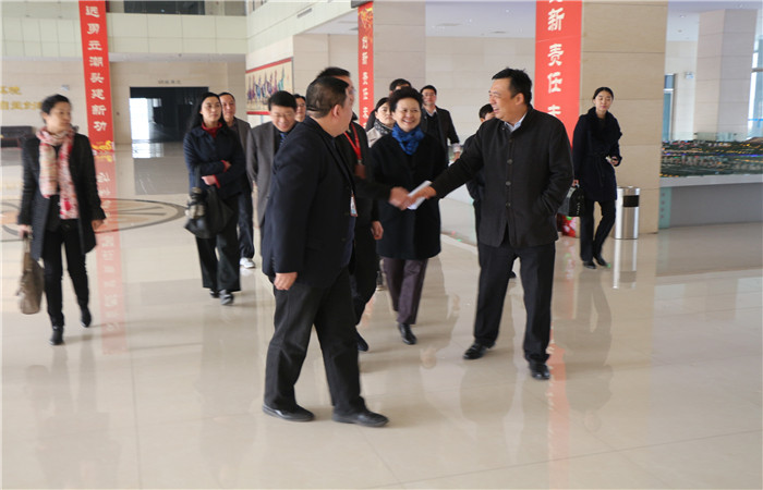 熱烈歡迎省改革辦領(lǐng)導蒞臨河南青峰網(wǎng)絡(luò )科技有限公司參觀(guān)指導