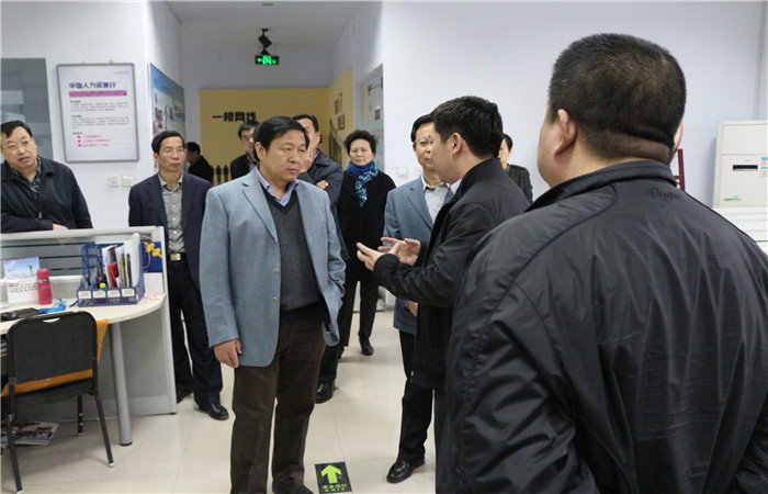熱烈歡迎中組部人才工作局副局長(cháng)李志剛一行蒞臨河南青峰視察工作