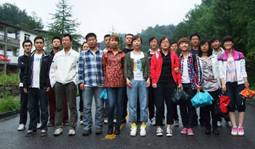 青峰網(wǎng)絡(luò )2011年全體員工洛陽(yáng)老君山、追夢(mèng)谷兩日游報道
